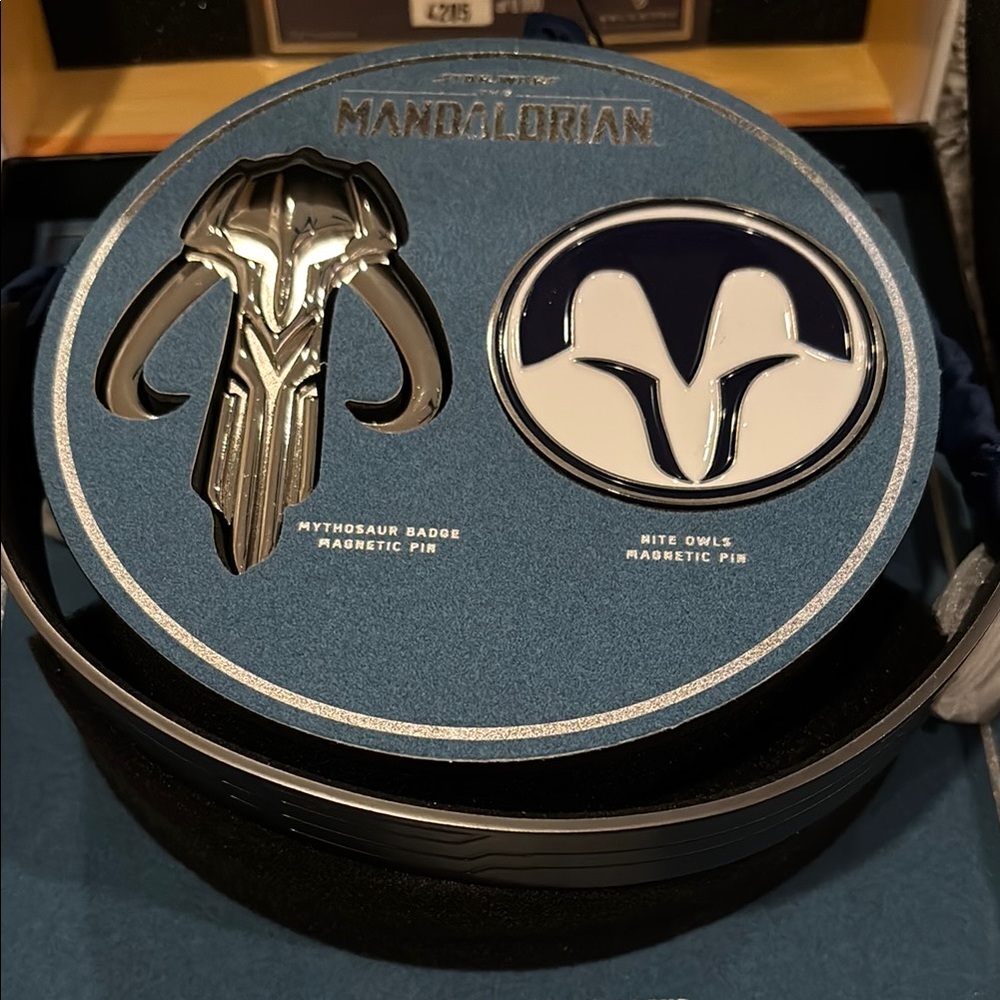 - Star Wars Mandalorian Bo-Katan Kryze Headband and Pin Set - Picture 3 of 5